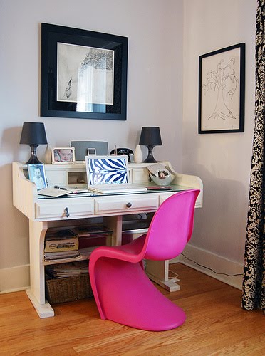 Cadeira rosa para escrivaninha.