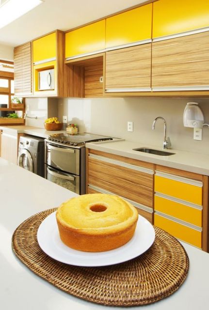 cozinha planejada amarelaa