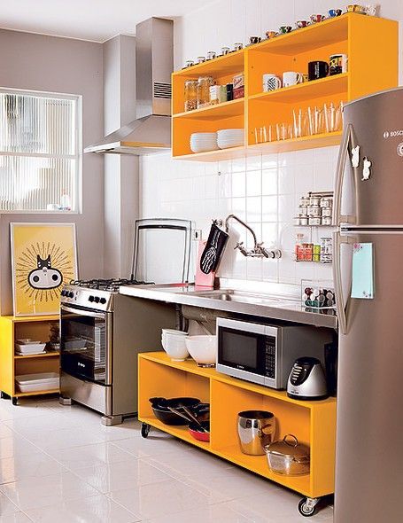 cozinha simples amarela
