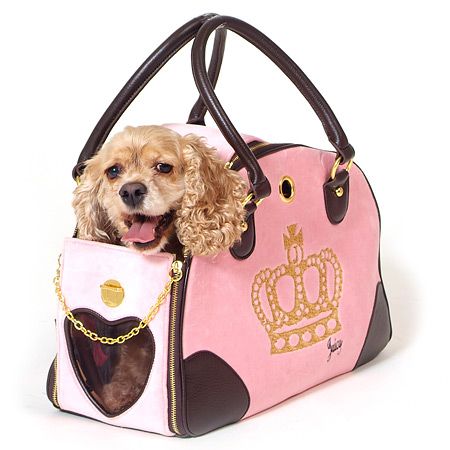 Bolsa rosa com detalhes dourados para carregar seu cachorro