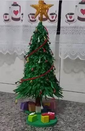 Árvore de Natal de EVA grande decorada