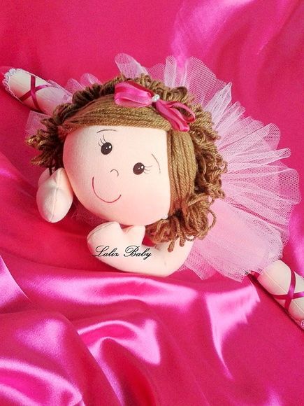 Boneca de Pano Bailarina com cabelo de lã