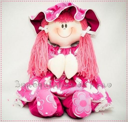 Boneca de Pano grande rosa com cabelo de lã