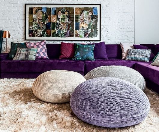 sofá roxo decoração