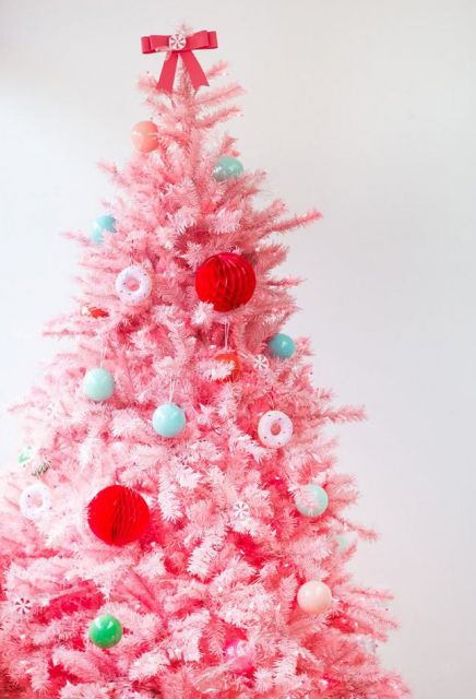 Decore o tipo de sua árvore de Natal com um laço delicado
