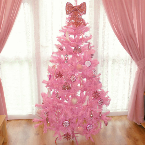 Laço grande no topo da árvore de Natal rosa