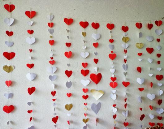 Como fazer coração de papel: cortina vermelha e branca