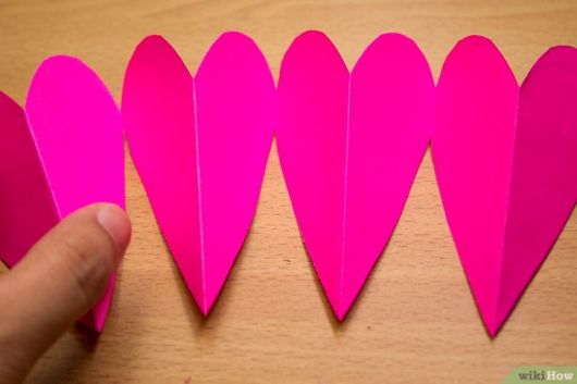 Como fazer coração de papel grudado rosa