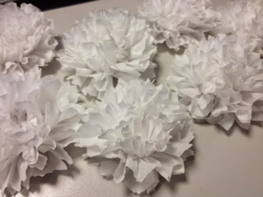 Como fazer flor de papel higiênico