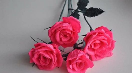 Flor de papel crepom simples rosa