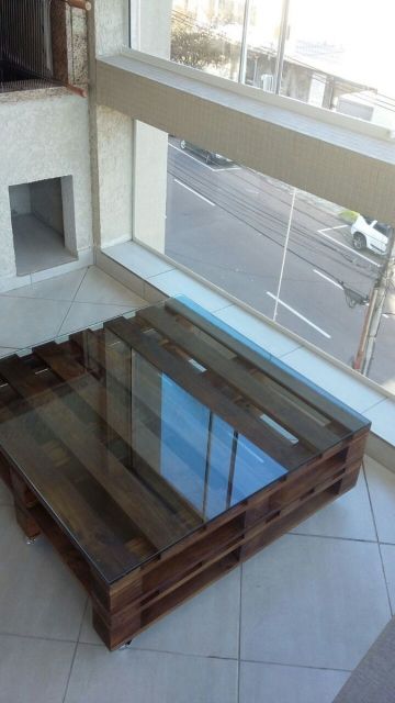 Mesa de centro tradicional de pallet com vidro