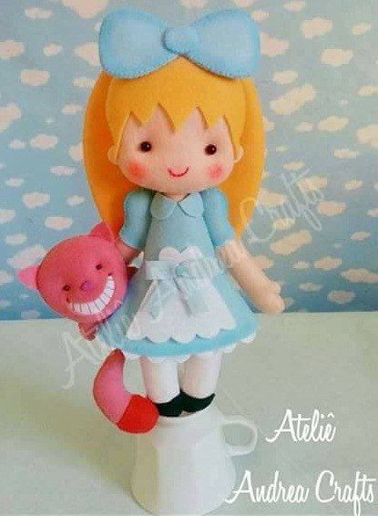 Boneca de feltro Alice no País das Maravilhas