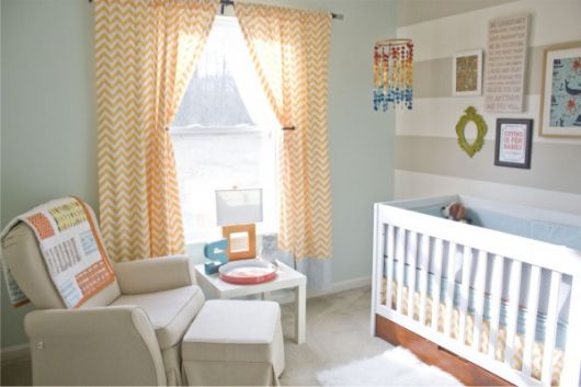 Estude para combinar a cortina estampada no quarto de bebê