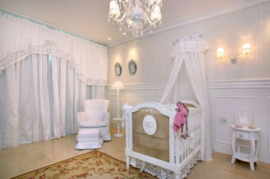 Esse é um dos modelos de cortinas elegantes para quartos de bebê