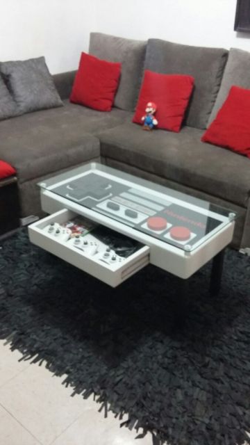Mesa para apartamento pequeno em formato de controle do vídeo game Nintendo 