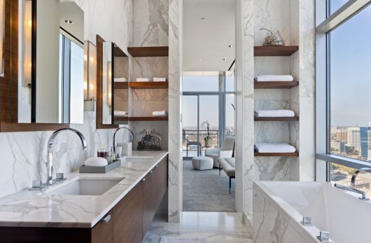 banheiro de mármore