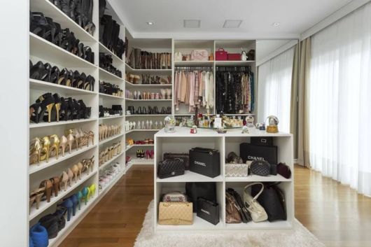 closet luxuoso feminino