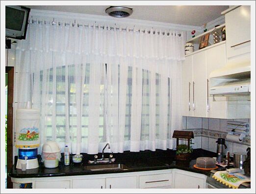 cortina branca cozinha