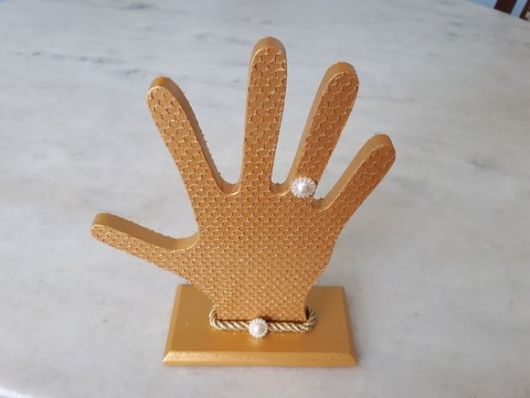 Mão decorativa para por anel