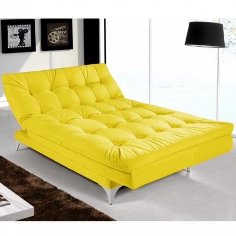 O sofá-cama de casal é uma alternativa acessível para quem recebe muitas visitas em casa, pois comporta de duas a três pessoas dependendo do padrão.
