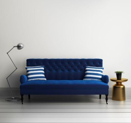 sofá pequeno e simples