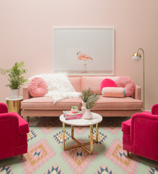 Sala com decoração rosa