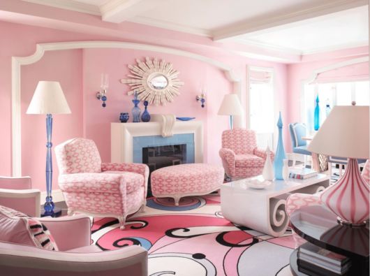 Sala com decoração rosa