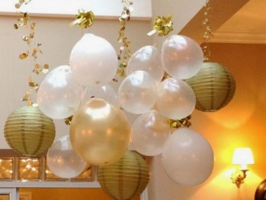 Decoração de Ano Novo simples com balões