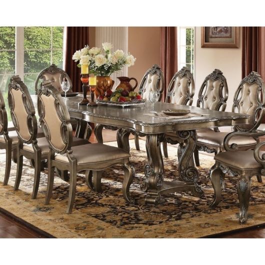 mesa de jantar retrô com cadeiras lindas