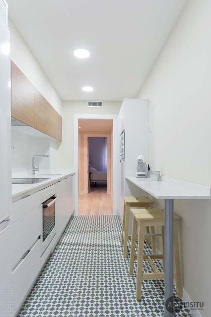 cozinha corredor branca