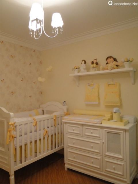 quarto de bebê amarelo