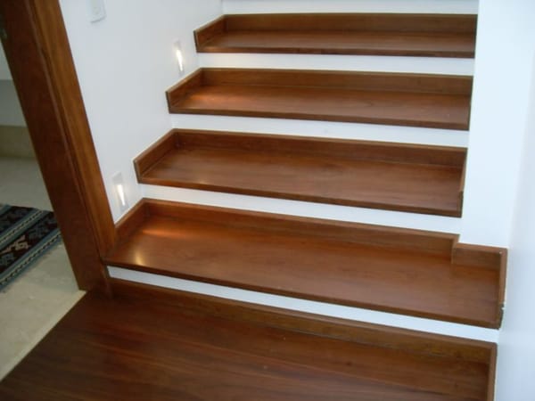 escada de madeira