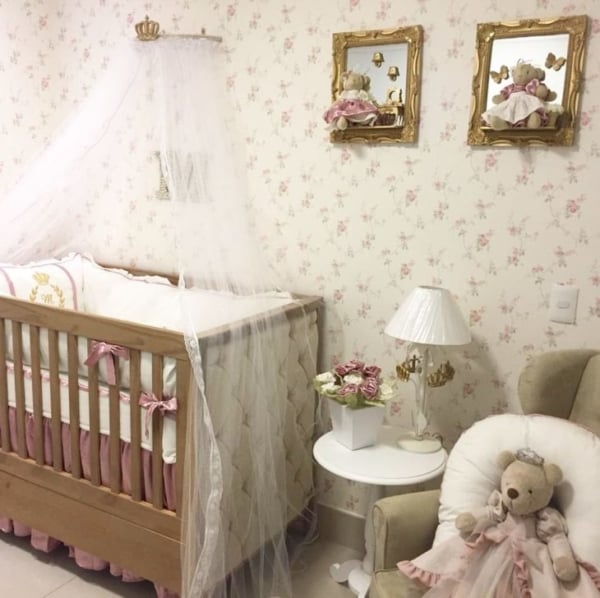 quadros com molduras para quarto de bebê