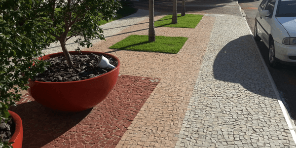 Pedra portuguesa na calçada