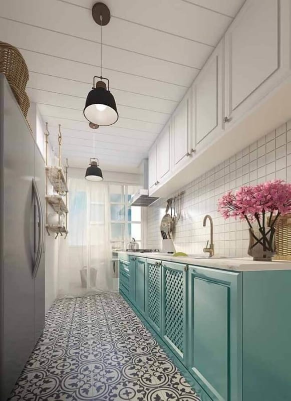 cozinha branca com armários verde claro 20