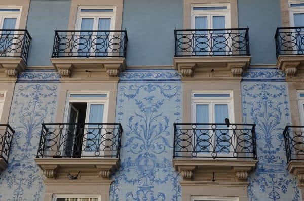 Azulejo português na fachada