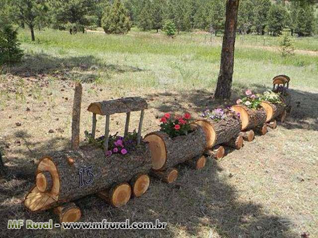 Floreiras feitas de troncos de árvores