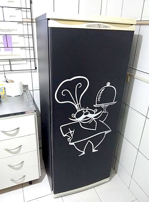 geladeira preta envelopada simples