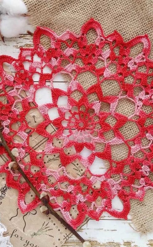 guardanapos lindos de crochê vermelho e rosa