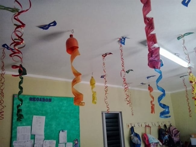 decoração de carnaval simples para sala de aula