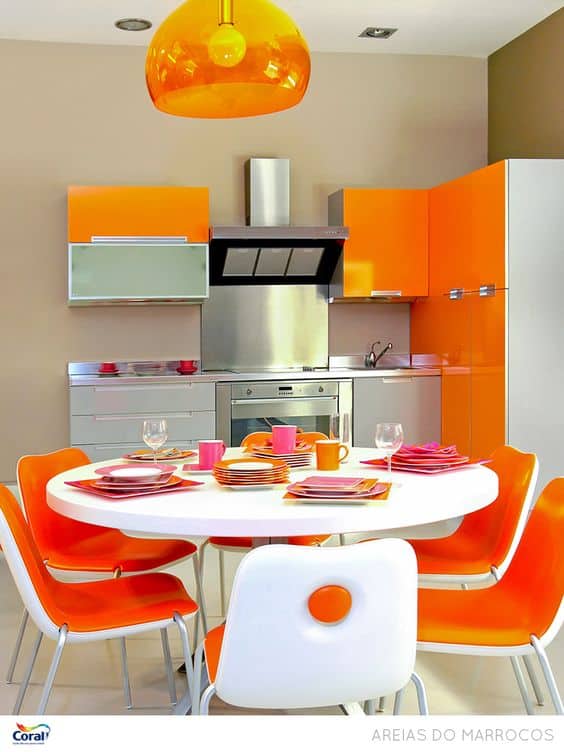 Cozinha estilo retrô laranja