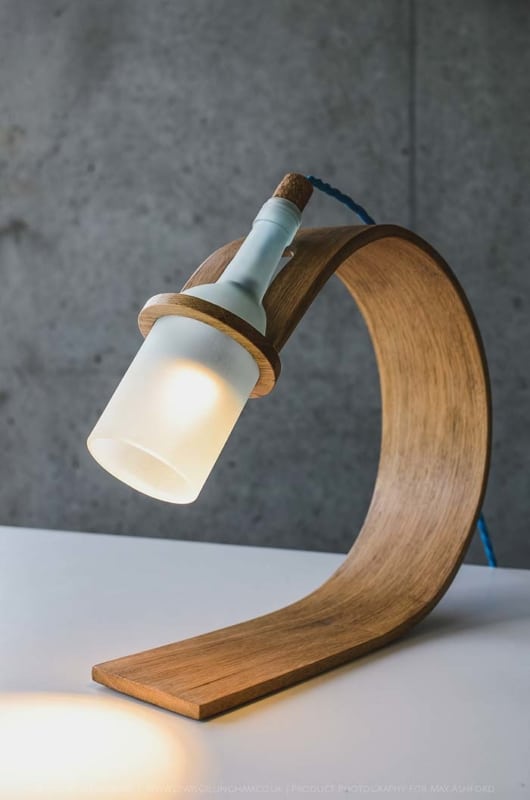 Luminária diferente de madeira