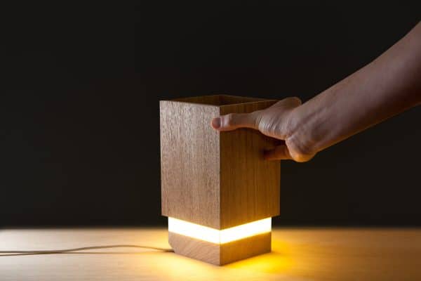 Luminária ou obturador de luz de madeira