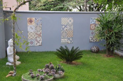 muro decorado com ladrilhos hidráulicos