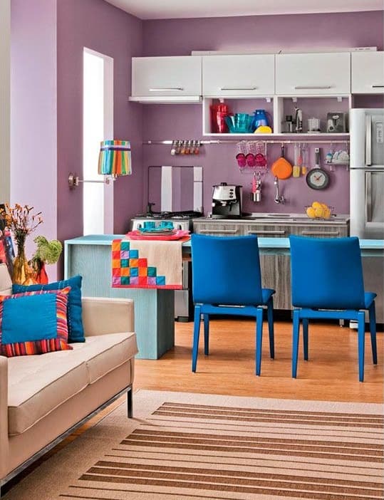 cozinha com decoração colorida
