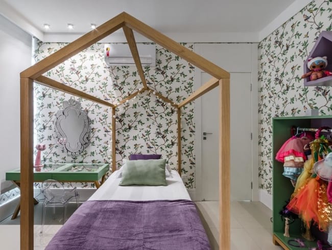 quarto infantil decorado em lilás e verde