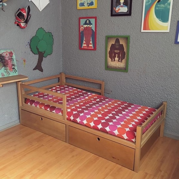 cama de madeira infantil com 2 gavetas