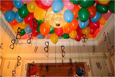 Decoração de Carnaval em casa com balões no teto8