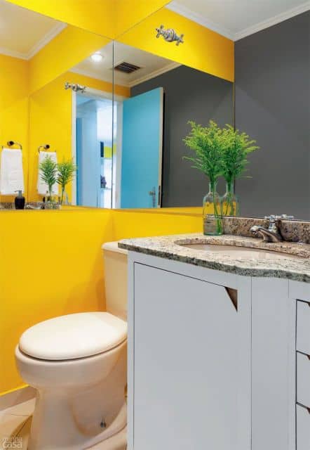 banheiro amarelo e cinza