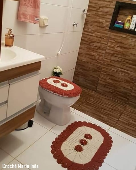 conjunto de crochê com flores para banheiro